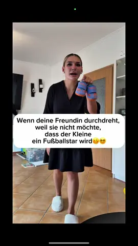 A post by @manja_faiez on TikTok caption: Wie würdet ihr reagieren?🤣🥵#fyp #foryouupage ##typischfrau #typischmann #nomobbing #justtfgorfun#couplecomedy #funnyvideos#fypシ #fypage #fürdich #goviral #viralvideo #viraltiktok#nehmtesmithumor