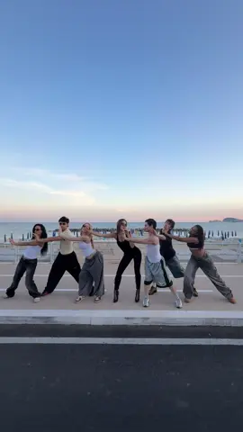 A post by @soccins on TikTok caption: <3 ci vediamo in tour <3 