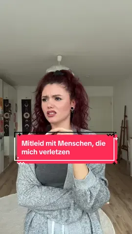 A post by @lidia_garage on TikTok caption: Ich liebe es eig alles zu verstehen & zu ergründen warum, was, wie ist ahhahaha aber Mitleid obwohl man verletzt wurde ist immer zum kotzen. Sie tun mir so leid dafür dass sie sowas anrichten😭#entwürfe #eigenschaften #unnötig #mitleid #verstehen #rechtfertigen #erklärung #absicht #gefühle #auslösen #familie #freunde #realtalk 