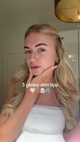 A post by @ninaschotpoort on TikTok caption: 3 glowy skin tips💛 Mijn lievelings producten voor mijn huid van @NIVEA #CelebrateSkin #GlowItUp a d