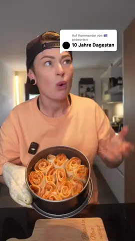A post by @nicolnic on TikTok caption: Antwort auf @🇬🇷 Anzeige/ eigene Gewürze 🌱❤️ WENIGER HASS MEHR KÄÄÄÄÄSE 😍 #dagestan #rezept #foodtrend #essen #einfachesrezept #wrap 