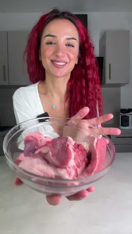 A post by @su_ice_ on TikTok caption: Rinderippchen 😋 Ich hatte hier 600gr, das Ganze wurde mit 2TL Senf, Salz, Pfeffer, Vegeta, Knoblauchpulver, Paprika edelsüß und 3EL Olivenöl gewürzt. Bei 160 Grad Ober Unterhitze für 2-2,5 Std backen. #Foodtrend #trend #beef #ribs #meat #yummy #easyrecipe #simplerecipe #rezept #homecooked #creatorsearchinsights 