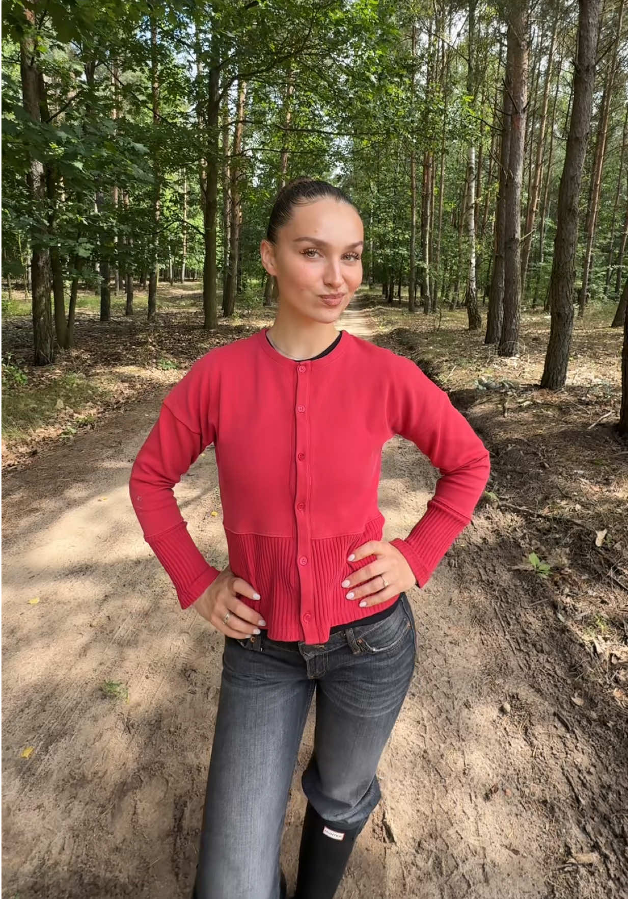 A post by @jindaouis on TikTok caption: Grüße aus Polen ❤️ 