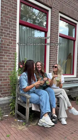 A post by @beaugoudbeek on TikTok caption: Iced matcha & yap 🍵 #fy #foryou #matcha #icedmatcha #friends #yapping #girls #trend #youlookhappier 