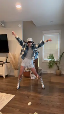 A post by @landonromanoo on TikTok caption: Ate yall azz up w this one😂