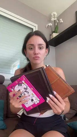 A post by @jadorelle on TikTok caption: J’ai 150 pages à vous lire c trop #pourtoi #fyp #diary #journalintime 