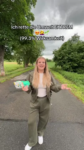 A post by @kimisinamoodlive on TikTok caption: sorry aber wie sehe ich in diesem Jumpsuit aus😭😭🤦‍♀️🤦‍♀️ self sabotage 