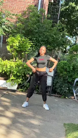 A post by @tiasamone on TikTok caption: Ik everybody is as obsessed as I am!!! Ima do it over though cause I stay changing moves. Lmao