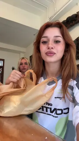 A post by @bianchettaalacusta on TikTok caption: non so dire preso con la P @iris🌺 
