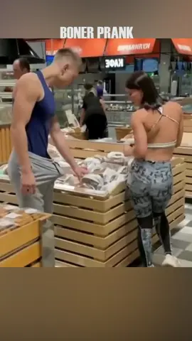 A post by @3mvnn on TikTok caption: Lol #fyp #funny #funnyvideos #funnymoments #scareprank #LearnOnTikTok 