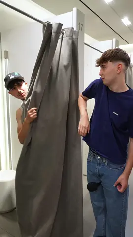 A post by @finnel on TikTok caption: Wie er alles ins Gesicht bekommt 😂 #finnel 