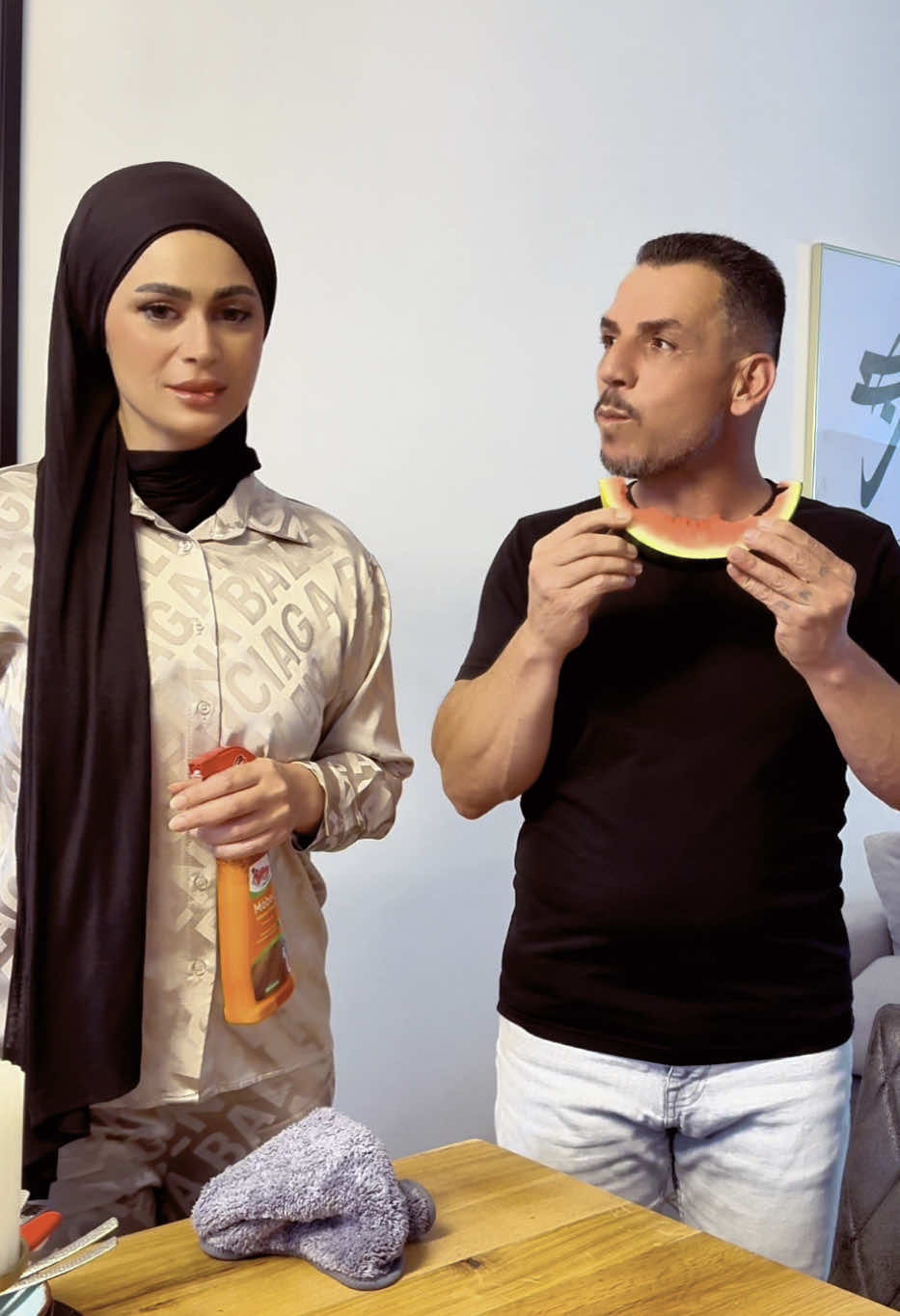 A post by @sanaz.seyedsadri on TikTok caption: Gerechte Verteilung 😂😂😂😂
