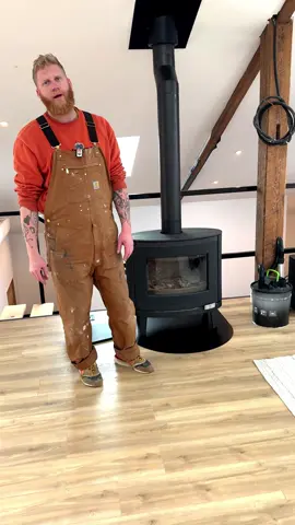 A post by @hugocolasse59 on TikTok caption: Comment il chauffe son habitation dans son moulin ?