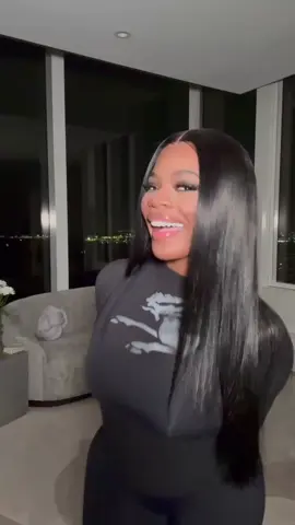 A post by @thegirljtworld on TikTok caption: A dream come trueeeee. The girls have been asking and she’s officially here – @MACCOSMETICS X JT LIP COMBO IS OUT TODAY! 🫦💓💄 get THE JT look at MAC stores, maccosmetics.com, and select retailers #AD #MACLipCombo THE COMBO 💋 Lip Pencil in Chestnut M•A•Cximal Silky Matte Lipstick in Lipstick Snob Lipglass Clear