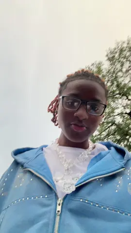 A post by @yung.jezzo on TikTok caption: Idk bust it …👩🏽‍❤️‍💋‍👩🏽