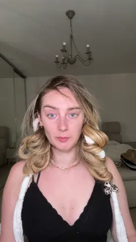 A post by @marie.akashaa on TikTok caption: Contient des produits offerts*  J’ai même pas un peu d’ondulation 😐  Produits que j’utilise:  - skin hero glow @Erborian France  - Stick bronzant @Too Faced  - Blush pH @milkmakeup (faut pas être gourmande 👀) - Blush liquide nacré @Armani beauty (stellar pink) - Aqua highlighter armanibeauty (halo) - Quickie queen (fairy dust) toofaced  - Mascara Ribbon toofaced  - Crème solaire @Garnier 