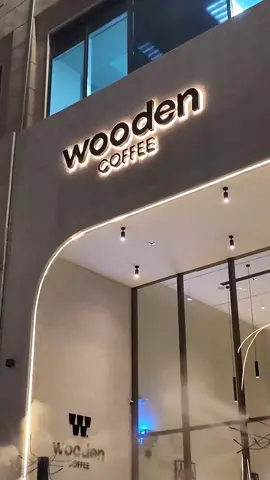 A post by @ftt5688 on TikTok caption: ايس شوكلت في وودن كافيه 🤩 @Wooden Coffee  