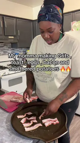 A post by @niyawiyaaa18 on TikTok caption: Good breakfast for the birthday boy , I love you lil bro it’s your day 😘😘🔥🔥 #viral #foryou #viralvideos #foryoupage #breakfast #grits #fyate #msfyatee 