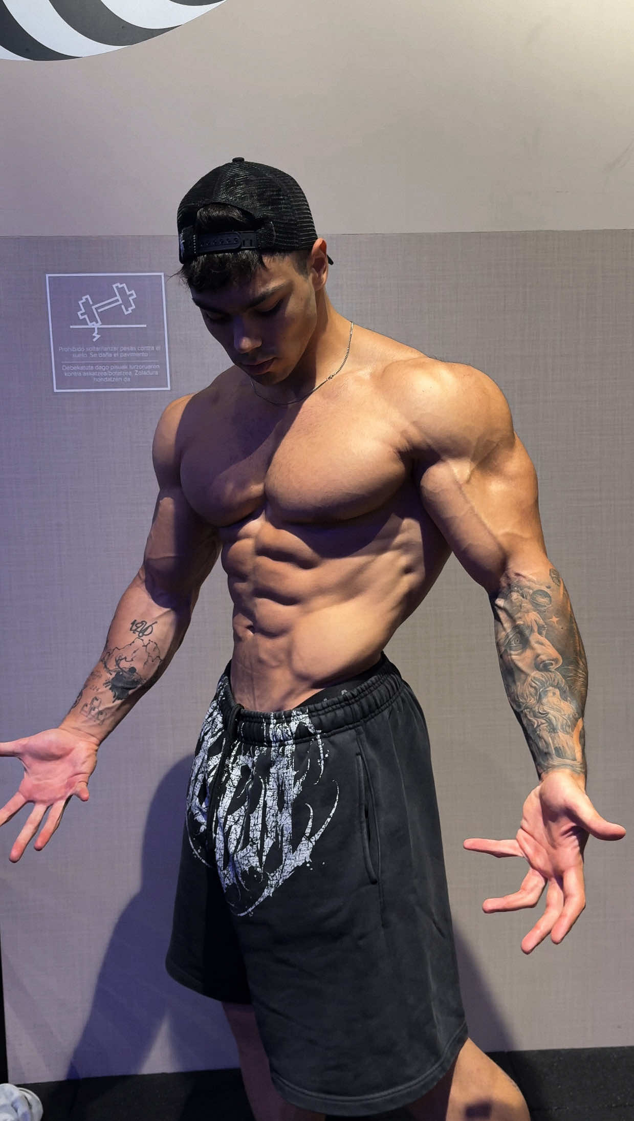 A post by @andoonig on TikTok caption: rutinoide de torso <3 #gym #fitness 