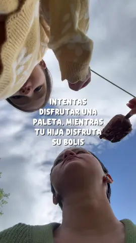 A post by @luz.carreiro on TikTok caption: Descripción de la maternidad…. Plot twist: Si yo hubiera escogido el bolis y ella la paleta… igual hubiera preferido el bolis 🫠 Ese día no cedí… pero al día sig si ella pudo escoger la misma paleta 😈