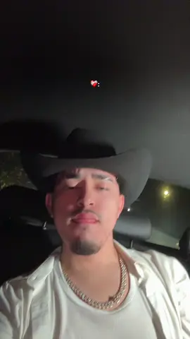 A post by @uzielgonzalezz on TikTok caption: ME MUERO POR DECIRTE LO QUE SIENTOOOOO😭 #fyp #foryoupage #uzielgonzalez #celeste #viral 