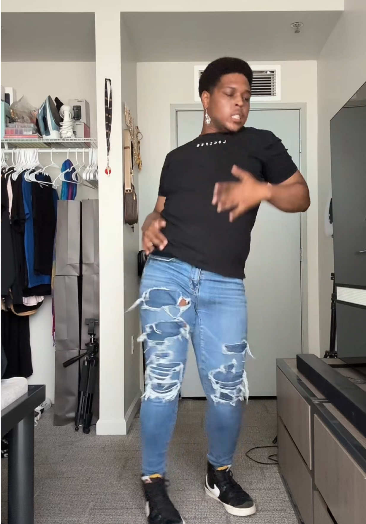 A post by @ on TikTok caption: 🤤