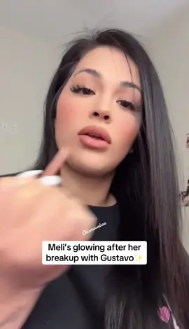 A post by @chismosabae on TikTok caption: Lip combo at the end💋 #mac #lipliner #maccosmetics #lipcombo #brownlipliner #latina #lamelig #gustavoymeli #breakup #chefskiss #parati #toxica #toxico #couple #chismosabae #liplinertutorial #tutorial #lips