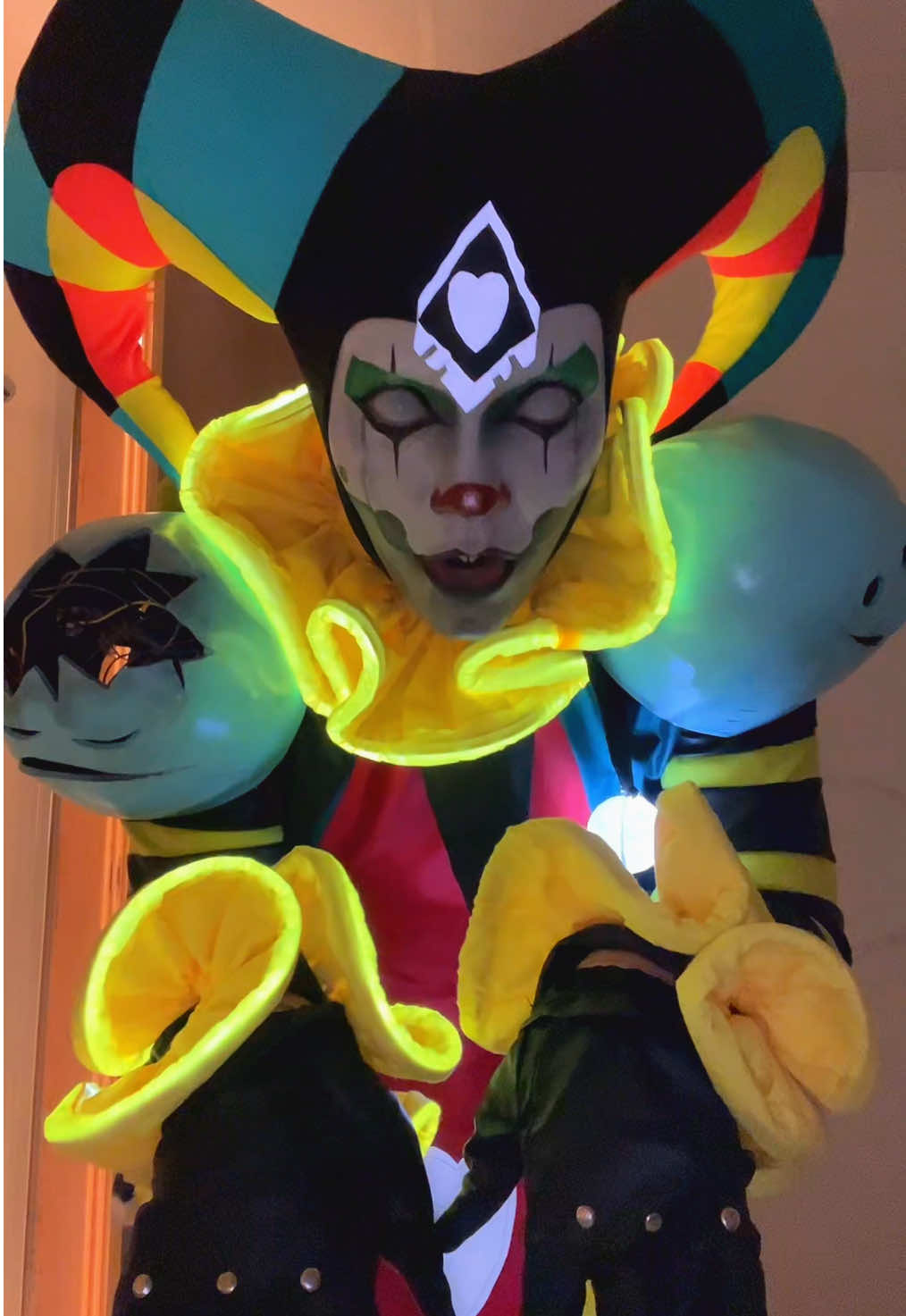 A post by @jackwise_clown on TikTok caption: #robofizz #robofizzcosplay #helluvaboss #helluvabosscosplay 