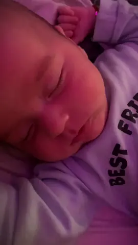 A post by @ivnmdalina on TikTok caption: #CapCut Puiul meu mic💙🥺