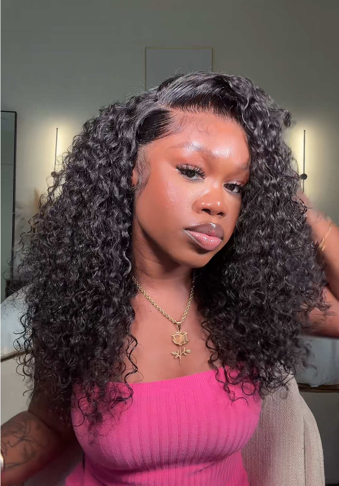 A post by @ebonyrosaa on TikTok caption: Supposed to be a 28” but giving 22” at most, hmmm @Nulook hair #dealsforyouday #nulookhair #bighair #nulookhairshop 