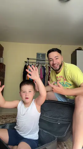 A post by @radunittu on TikTok caption: Jale cu el 🤣❤️ #fy #fyp #casaiubirii #fyppppppppppppppppppppppp #fypp #kanaldromania #funyy #romania 