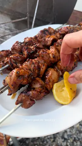 A post by @melizcooks on TikTok caption: Let’s “yak the mangal” and make Tavuk Şiş. Full recipe in Meliz’s Kitchen and on The Happy Foodie website. Please make it 🤩🙌🏼🔥🍗🌶️🌿🧄  Serves 4–6 INGREDIENTS 1 kg (2 lb 4 oz) skinless, boneless chicken thigh fillets, cut into 7.5-cm (3-inch) chunks 4–6 long metal skewers For the marinade 4 tbsp thick set natural yoghurt 1 heaped tbsp Turkish sweet red pepper paste (tatlı biber salçası) 1 tbsp finely chopped fresh parsley leaves 1 tbsp olive oil 1 tbsp pomegranate molasses 1 tbsp clear honey 1 tsp salt 1 tsp black pepper 1 tsp pul biber 1 tsp paprika To serve 1 tsp dried oregano 1 tsp fresh lemon juice 1 tsp extra virgin olive oil #melizcooks #tavukşiş #chickenshish #chickenrecipes #chickenkebabs #recipes #recipereels #familyrecipes #meze #mezze #melizcooks #fyp 