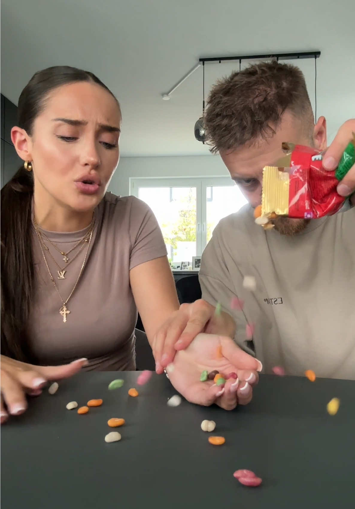 A post by @julienco on TikTok caption: Wir waren im Mix Markt einkaufen 😂 Русские вкусняшки @palinamin ❤️