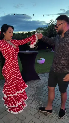 A post by @narcisaoficialmusic on TikTok caption: 🙈OLEEEEE 💃🏻 @Yoannes 