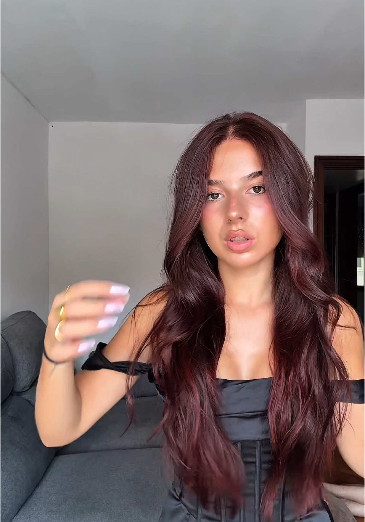 A post by @luciacorreaaa4 on TikTok caption: Vístete conmigo para conocer a rauwww🥹🦊 no tengo tiempo para grabar nada más ahora jjj
