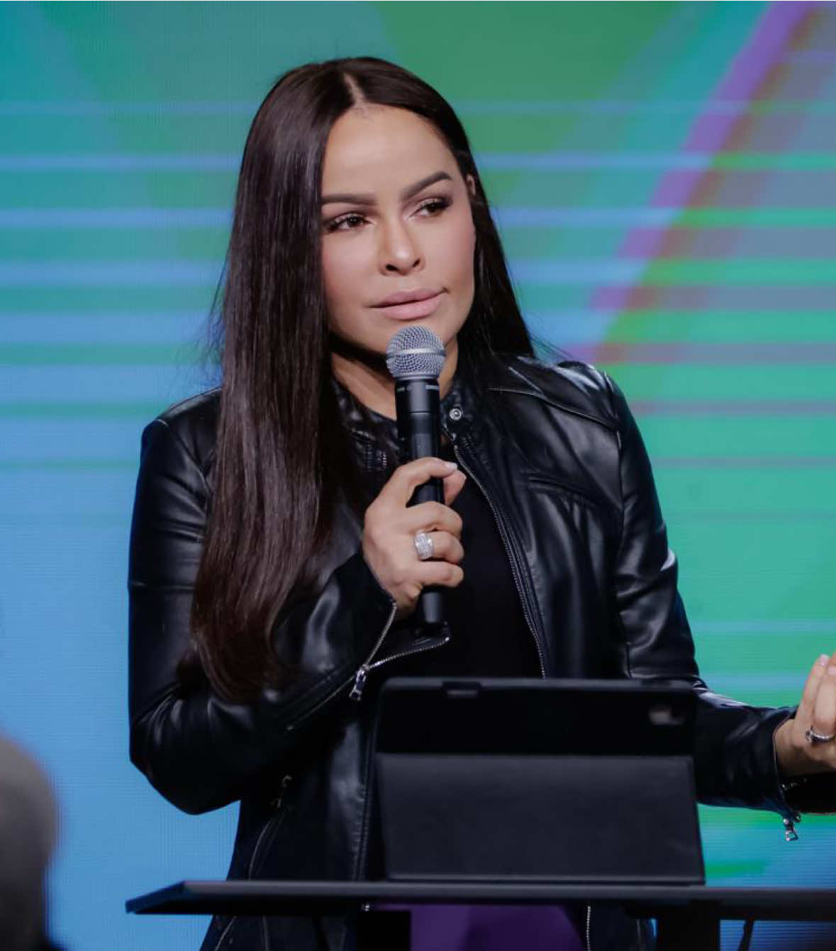 A post by @yeseniathenoficial on TikTok caption: QUE SEA DIOS GUIÁNDOTE! 🙏🏻 #yeseniathen #dios #parati #tiktok #palabra 