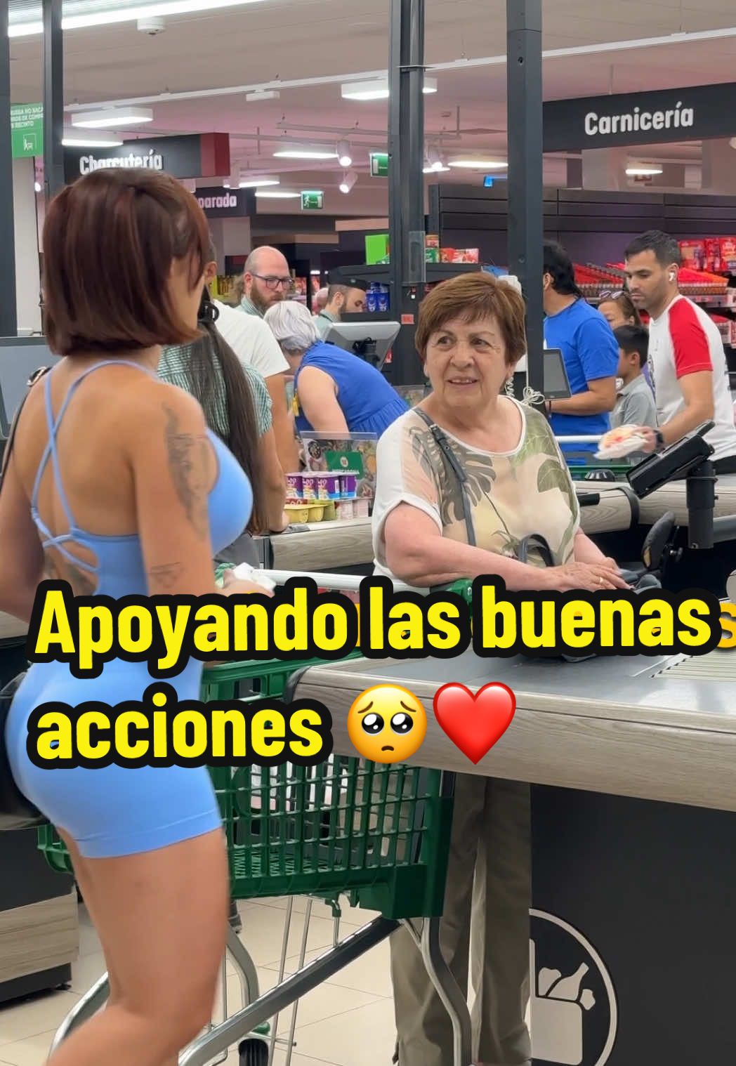 A post by @carolinacazadora3 on TikTok caption: Hagamos viral ayudar, apoyando las buenas acciones ❤️🥺 #experimentosocial dc:@MANU PLAZA 