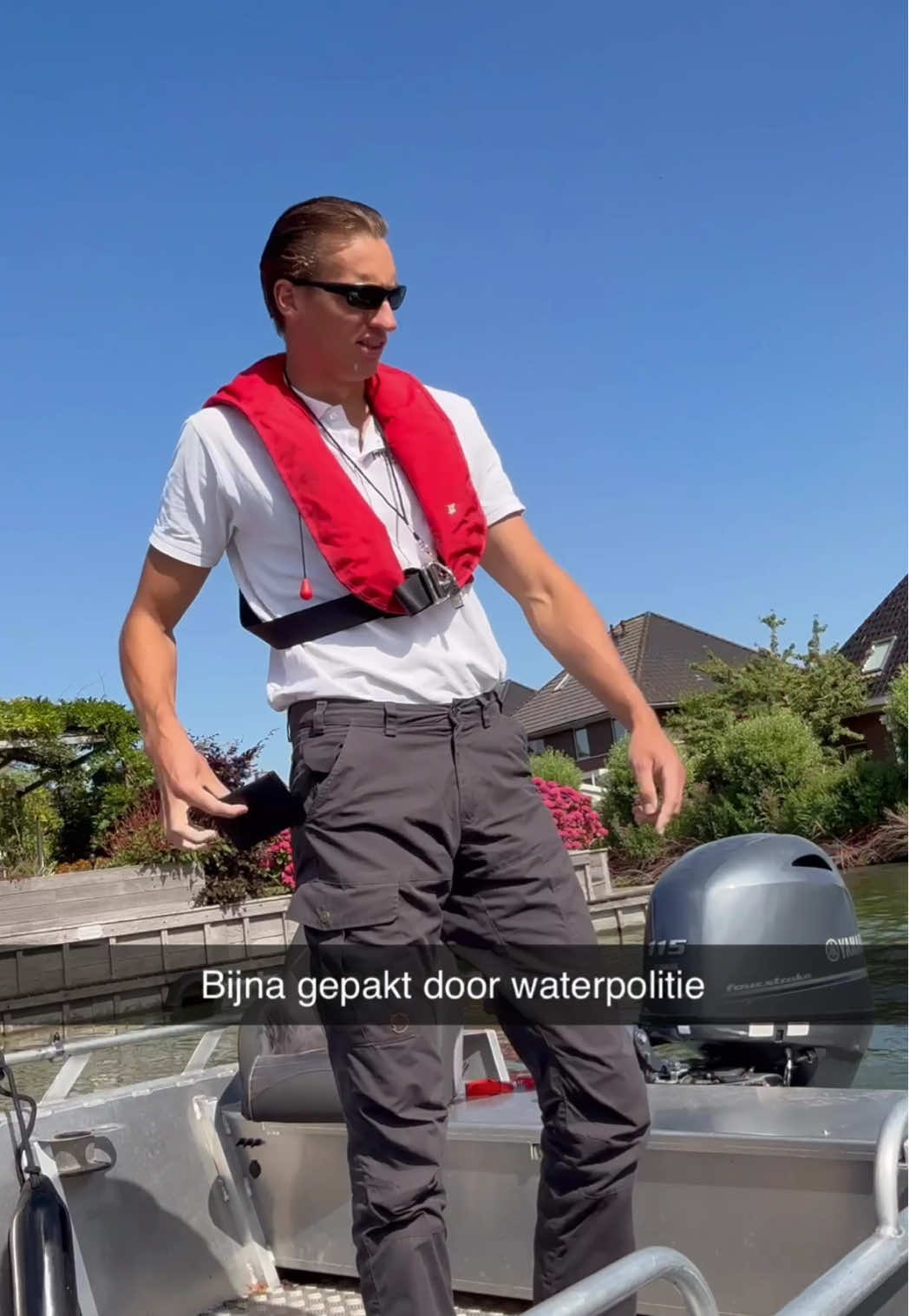 A post by @pietervalley on TikTok caption: Wat dacht hij 😭 #waterpolitie 