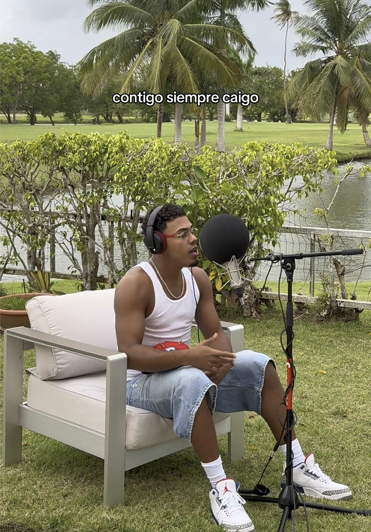 A post by @myketowersmtyk on TikTok caption: expectativas desde la isla #expectativas #NewMusic 