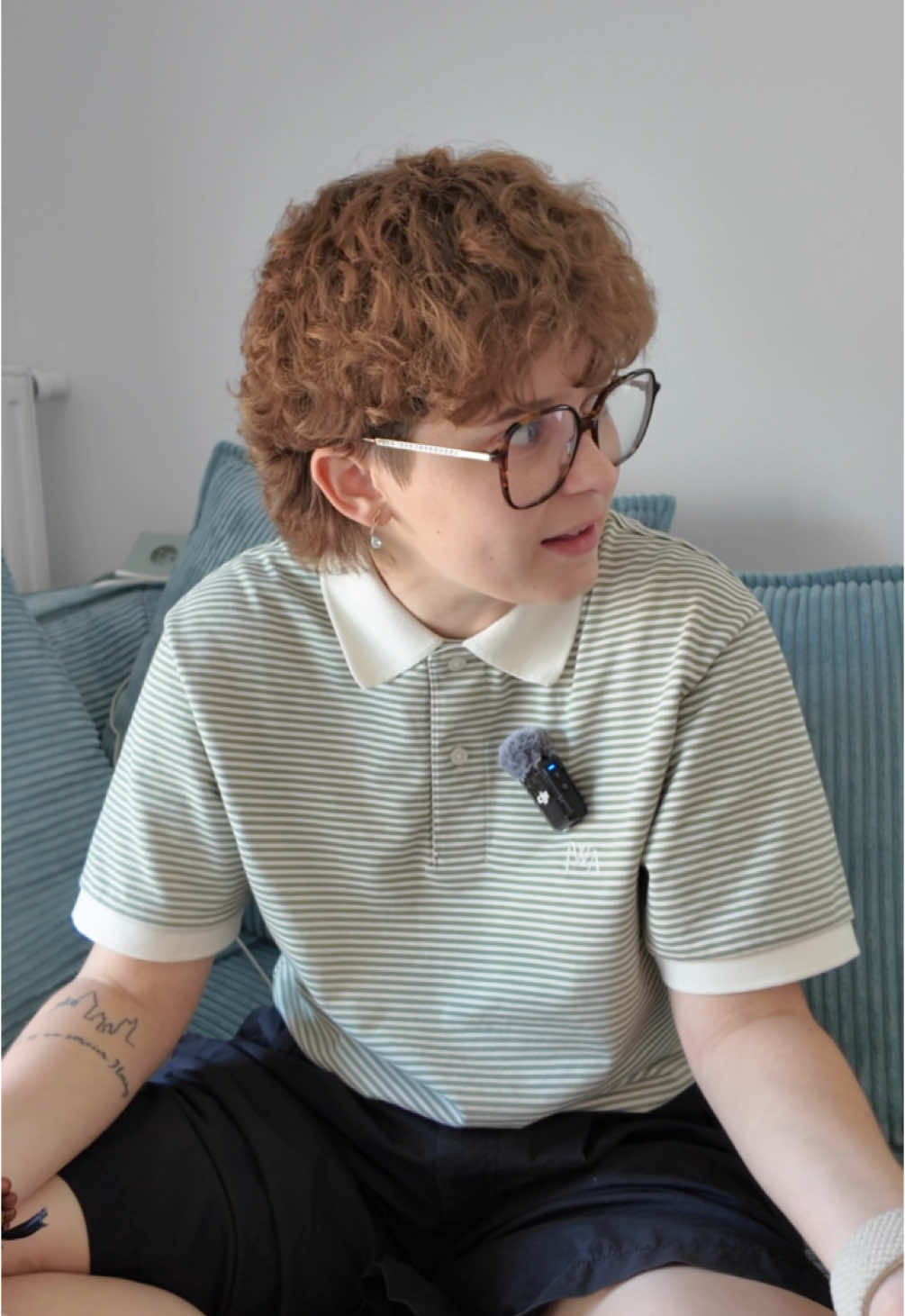 A post by @mariappymeal1 on TikTok caption: c’était un peu moi aussi même si je suis pas la sœur du milieu MAIS en même temps le truc premier quand tu l’es pas c’est chiant HIHI  *produit offert #nintendoswitch2 #humour #acting 