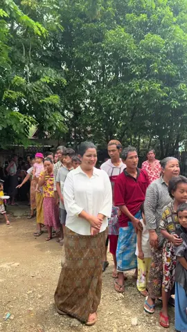 A post by @khinehninwai19 on TikTok caption: ခုနှစ်ရက် သားသမီး များ စုပေါင်း အလှူ🙏🙏🙏