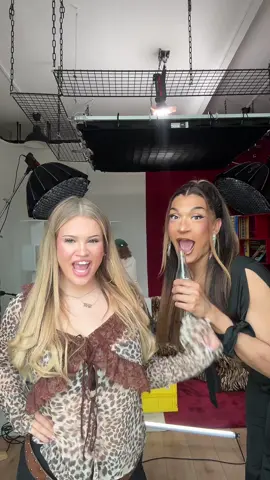 A post by @kimisinamoodlive on TikTok caption: Hört neue Folge um zu wissen warum wir niemanden in krümelmonster-jogginghose schlagen würden @Muddern___ 💜