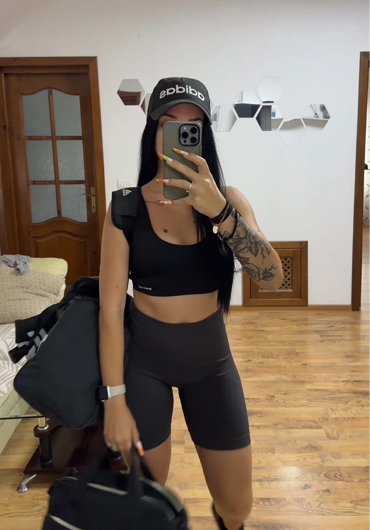 A post by @manutzuu_ on TikTok caption: Ne vedem și pe Insta: Manutzuu❤️ #fyp 