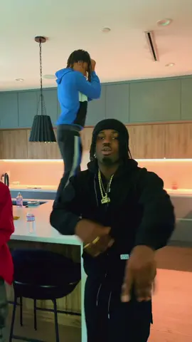 A post by @4batz on TikTok caption: what it iz #newmusic 
