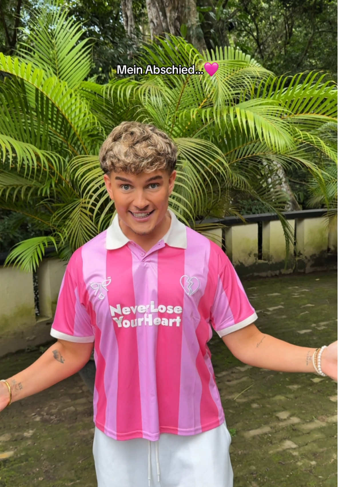 A post by @twenty4tim on TikTok caption: Ich muss mich jetzt von euch verabschieden 🥺 #abschied #twenty4tim #viral 