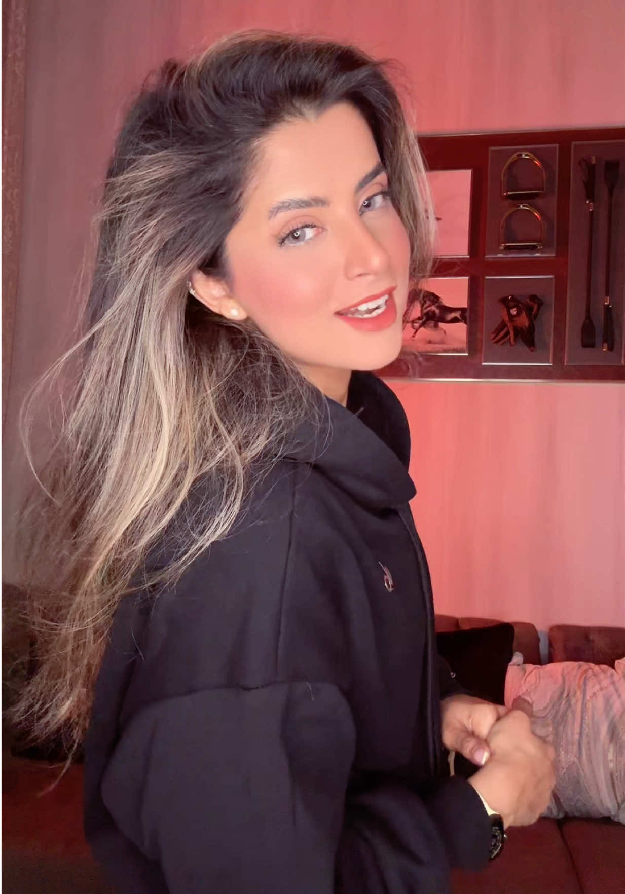A post by @sabeenahashme on TikTok caption: Tere hi dam se hogi 🌹#sabeenahashme #foryou #foryoupage #fypシ゚viral #fyp 