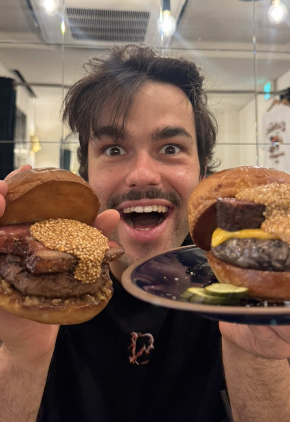 A post by @peldanyos on TikTok caption: “¿Cariño estás bien? Apenas has tocado tu plato de propaganda”