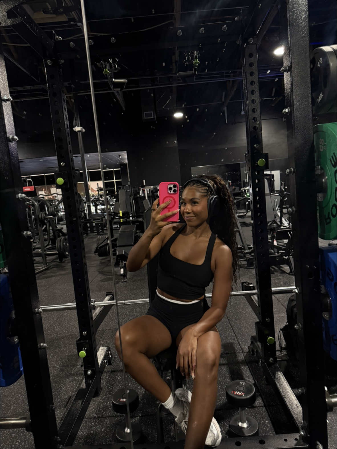 A post by @courtneysarracino on TikTok caption: #abercrombiepartner Another chatty gym session wearing a cute @abercrombie YPB fit my friends😌🎧🎀🧚🏾‍♂️✨ #gymvlog #micdup #fitness #GymTok 