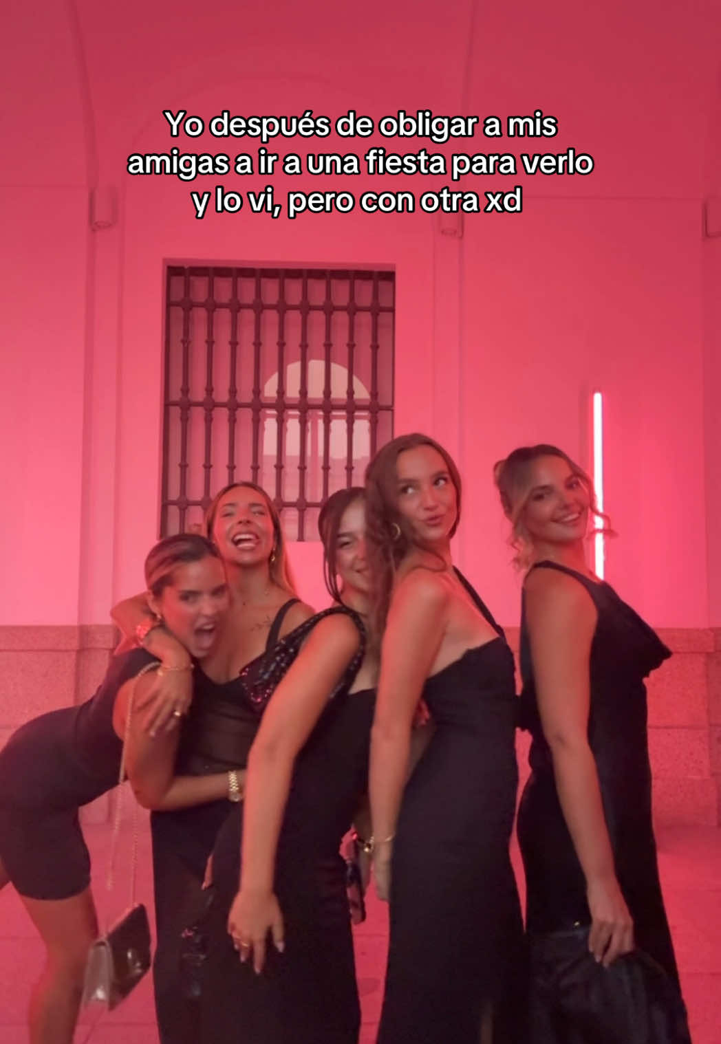 A post by @fabiana.sevillano on TikTok caption: Contenido vale?  @Pawgli @Lucia correa @Claudieta🌟 @Paula Sevillano 
