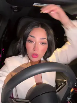 A post by @karizmariveraa on TikTok caption: 🤷🏻‍♀️ #karizmarivera 